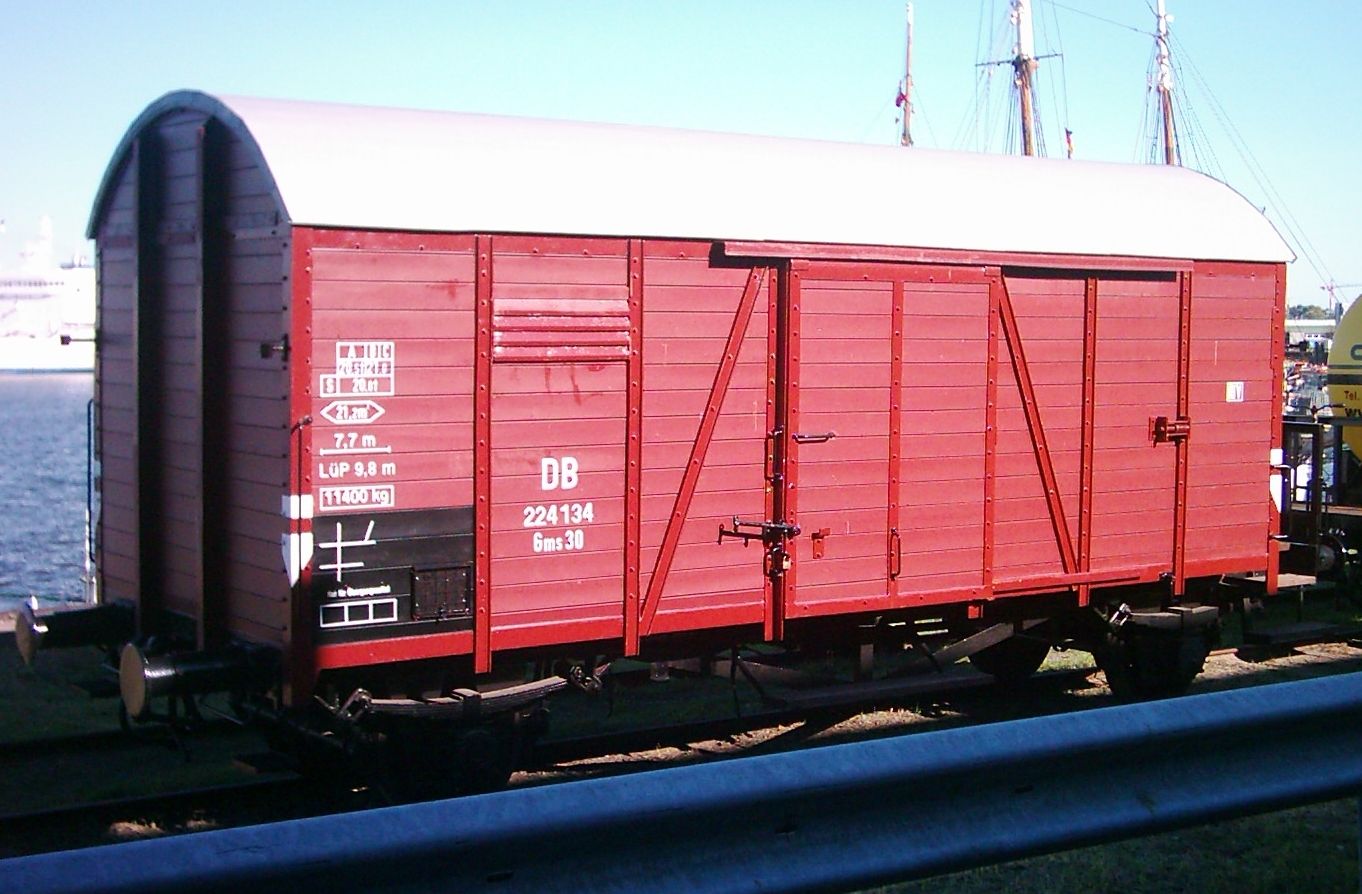Покупаем вагоны железнодорожные бывшие в употреблении в г. Ивано-Франковск